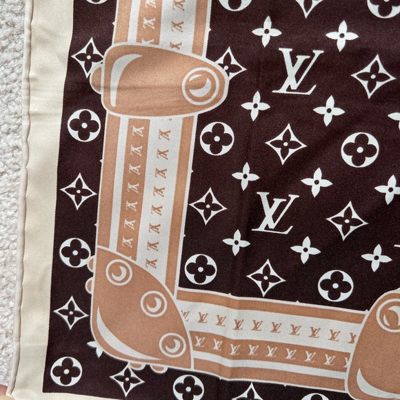 Louis Vuitton hand rolled silk scarf,made in france. - Picture 2 of 6